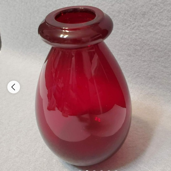 Gorgeous Vintage Ruby Red Glass BlownVases (Set of 2).Measurements in pictures. - Picture 3 of 13